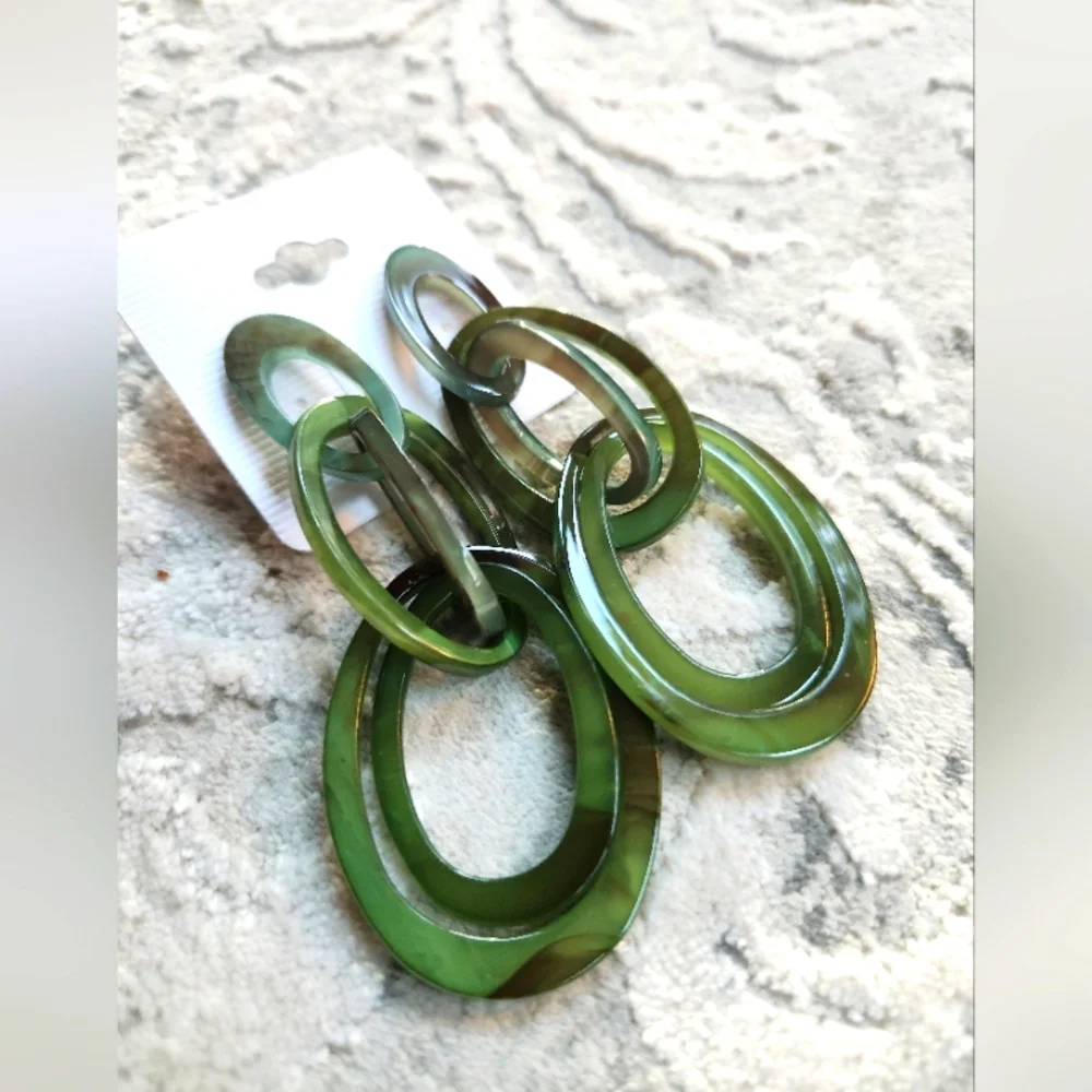 Black and White Link with Marbeling Statement Earrings - Picture 8 of 10